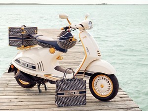 Ketika Vespa 946 Berbaju Christin Dior