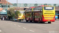 Terminal ini dibuka sekitar Pukul 05.00 WIB, sekitar 20 orang penumpang sudah melakukan perjalanan.