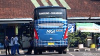 Saat ini setiap bus hanya dapat mengangkut 50 persen penumpang dari kapasitas bus itu sendiri.
