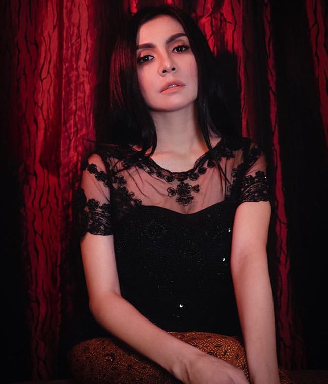 “Saya rasa lebih baik kalau kita doakan yang baik-baik, daripada menyakitkan hati sendiri dengan mengecam orang lain,” imbuhnya Foto: Instagram