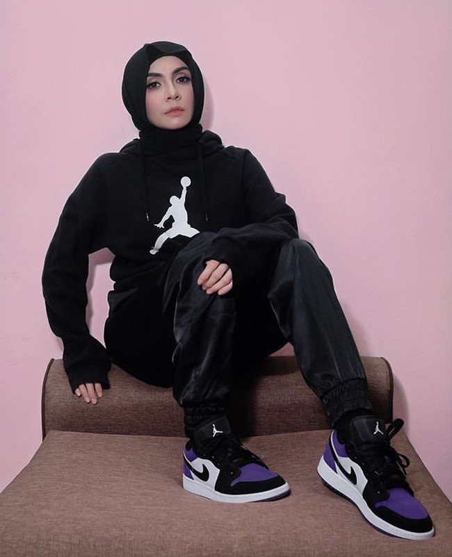 “Terima kasih kepada netizen yang menegur, saya tetap menyanyangi mereka karena senantiasa mengingatkan kita pada hal-hal yang baik walaupun ada kalanya komentar itu menyakitkan hati,” pungkasnya. Foto: Instagram