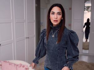 Selebgram dan YouTuber Amena Khan Umumkan Lepas Hijab, Jadi Kontroversi