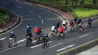 Tak sulit menjumpai rombongan pesepeda di jalan jalan utama di Jakarta.
