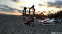 Begini suasana saat senja di Kampung Turis pantai Pangandaran, Sabtu (13/6) kemarin.