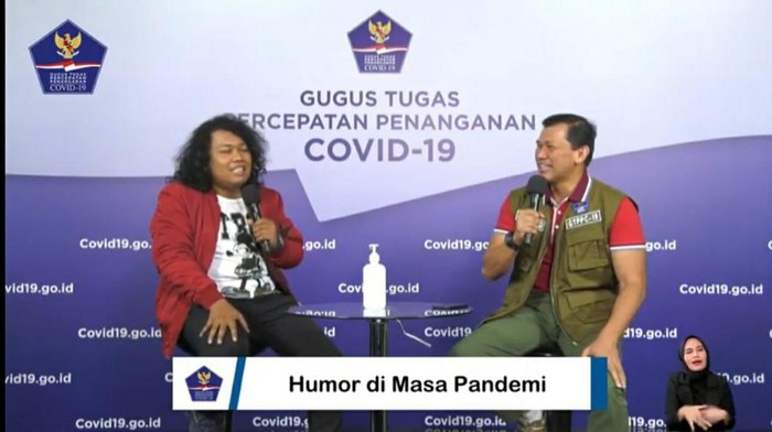 Marshel Widianto (kiri) (Dok. YouTube BNPB)