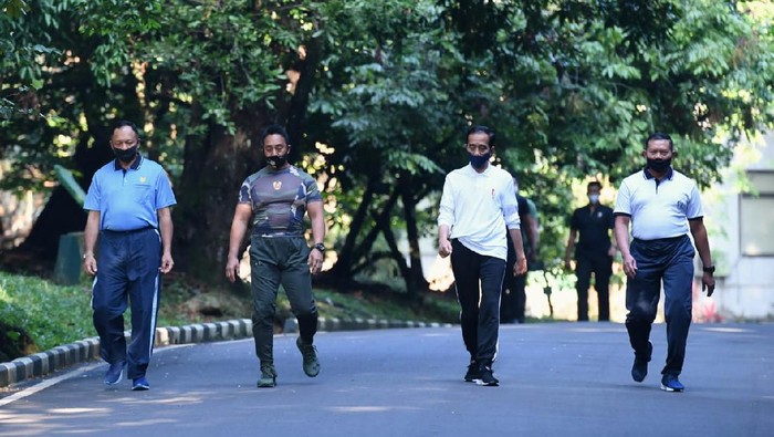 Para Kepala Staf TNI saat Olahraga Bersama Jokowi