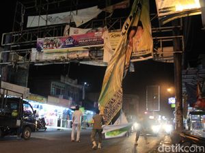 Belum Masa Kampanye, Spanduk Balon Bupati Bandung Ditertibkan