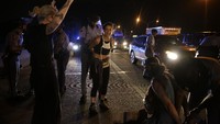 GBI merilis video kamera keamanan dari penembakan hari Sabtu(13/6). Rekaman itu memperlihatkan seorang pria berlari dari dua petugas polisi kulit putih ketika dia mengangkat tangan, yang memegang beberapa jenis benda, menuju seorang petugas beberapa langkah di belakangnya. Petugas itu menarik senjatanya dan menembak ketika pria itu terus berlari, kemudian jatuh ke tanah di tempat parkir.