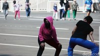 Meskipun terdapat keramaian, warga mengaku tidak cemas selama mengikuti protokol kesehatan yang dianjurkan pemerintah.