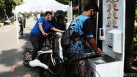Pihak pengelola juga menyediakan tempat cuci tangan di sejumlah titik.