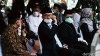 Terlihat sejumlah tokoh menghadiri dalam prosesi pemakaman Pramono Edhie. Di antaranya Ketua Umum Demokrat Agus Harimurti Yudhoyono (AHY), Edhie Baskoro Yudhoyono, Menko Kemaritiman dan Investasi Luhut Binsar Pandjaitan, Zulkifli Hasan, hingga Akbar Tanjung.