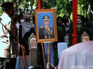 Keluarga Cerita Pramono Edhie Tak Pernah ke Tangsi Militer Usai Gabung Parpol