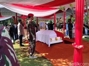 AHY hingga Para Eks KSAD Hadiri Prosesi Pemakaman Pramono Edhie Wibowo