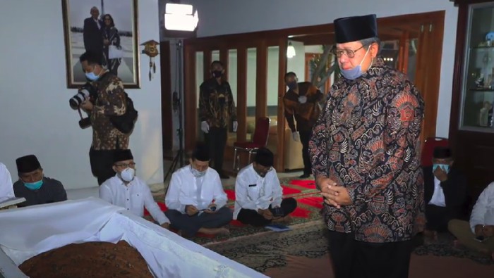 SBY takziah ke kediaman mantan KSAD, Pramono Edhie Wibowo.