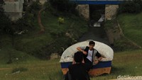 Beberapa spot foto bisa dijadikan rekomendasi untuk Anda yang berencana datang ke sana. Seperti jembatan yang menghubungkan satu desa ke desa lainnya (Muhammad Iqbal/detikcom)