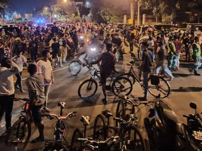 viral ribuan pesepeda padati alun-alun kota mojokerto