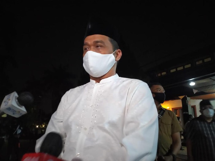 Wakil Gubernur A Riza Patria saat melayat ke rumah mantan KSAD Pramono Edhie.