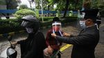 Potret Wisuda Drive Thru di Surabaya