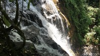 Air terjun ini begitu ciamik untuk di foto. (Abdy Febriady/detikcom)