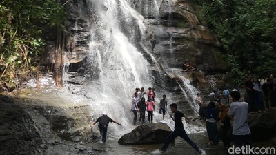 Foto: Air Terjun Hits dari Polman