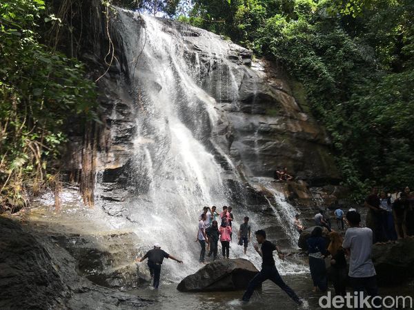 Foto: Air Terjun Hits dari Polman