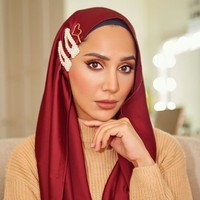 Amena Khan pun meminta maaf jika keputusannya melapas hijab ini membuat sebagian orang tidak senang.  Aku benar-benar menyesal jika apa yang aku lakukan ini menjengkelkan bagi siapa pun. Namun, dengan perubahan ini aku berbagi kebenaran dan aku tahu itu tidak akan bergaung dengan semua orang. Dan jika itu bukan untuk kamu maka itu akan baik-baik saja. Aku ingin berterima kasih karena telah bergabung denganku dalam perjalanan sejauh ini, ujarnya. Foto: Instagram @ amenakhan