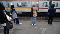 Bima Arya menyebut penumpang yang datang ke stasiun Bogor saat ini belum 50 persen, karena total penumpang yang setiap hari datang saat sebelum musim pandemi jauh lebih banyak jumlahnya. Karena itu, sambung dia, evaluasi dan koordinasi akan terus dilakukan.