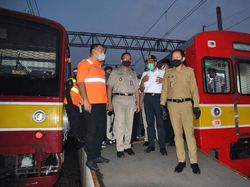 Anies-Bima Arya Kompak Tinjau Antrean Penumpang di Stasiun Bogor