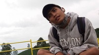 Ia pun sempat menjadi guru les di Bandung sambil menekuni dunia standup comedy. Dok. Instagram/bintangemon