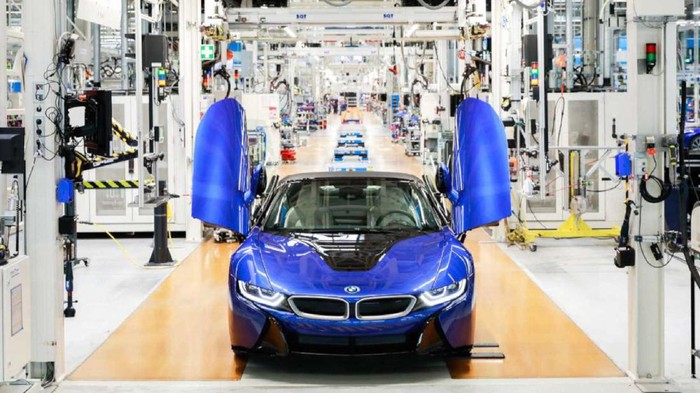 BMW i8 terakhir yang keluar dari jalur produksi