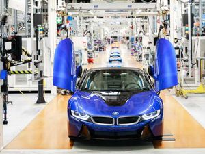 Sedih Banget, BMW Harus Produksi Mobil Tanpa Apple CarPlay dan Android Auto