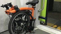 Di negara asalnya, Brompton Bike dibandrol dengan harga Rp 28 juta untuk Brompton special edition. Jika ditambah pajak dan berbagai biaya lainnya maka harganya bisa mencapai Rp 34 juta setelah sampai di Singapura. Brompton di Indonesia memang dibandrol dengan harga jual yang lebih tinggi. Getty Images/egadolfo  