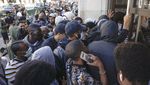 Warga Inggris Semringah Banget, Ada Apa?