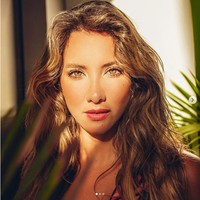 Daniella bahkan bolak-balik melakukan operasi, hingga dokter memutuskan untuk melakukan operasi keempat. Namun mirisnya, kakinya harus diamputasi.  Iskemia tidak memungkinkan darah untuk sampai ke kaki kiriku, sehingga dibutuhkan operasi keempat, terang Daniella. Foto: Instagram @danielaalvareztv