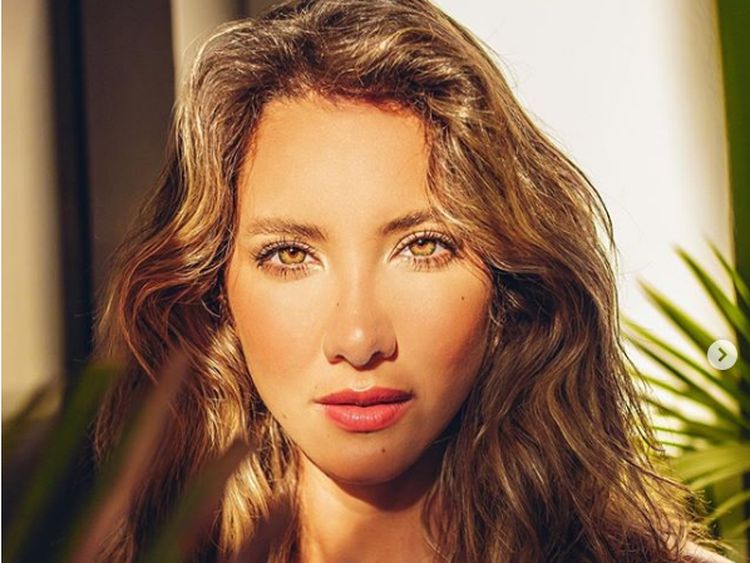 Potret Daniella Alvarez, Miss Universe Colombia yang Kakinya Diamputasi
