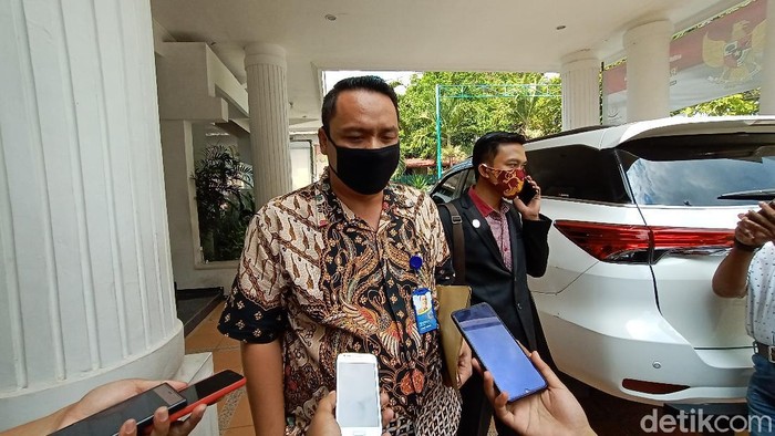 Direktur PDAM Kudus Ayatullah Humaini usai diperiksa sebagai saksi di Kejari Kudus, Senin (15/6/2020).