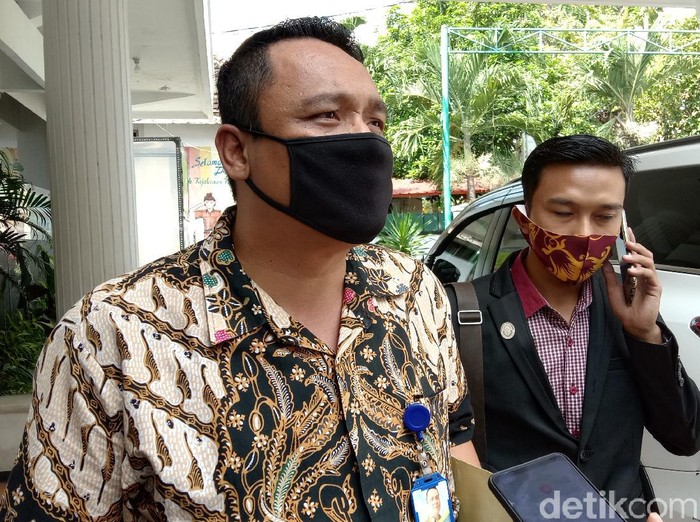Direktur PDAM Kudus Ayatullah Humaini usai diperiksa sebagai saksi di Kejari Kudus, Senin (15/6/2020).