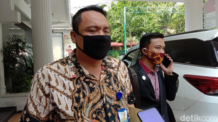Direktur PDAM Kudus Ayatullah Humaini usai diperiksa sebagai saksi di Kejari Kudus, Senin (15/6/2020).