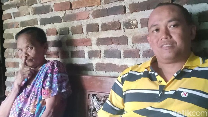 Kebahagiaan tengah menyelimuti Yatemi (72), warga Dusun Dolopo, Desa Kepel, Kecamatan Ngetos. Empat hari lalu ia dinikahi oleh Nuryani (36).
