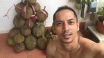 Intip Keseruan Fauzi Baadilla saat Santap Durian