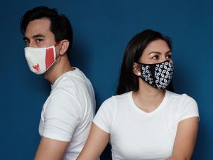 Desainer Ferry Sunarto Rilis Masker Kain Batik dan Burung Garuda, Dipakai Artis