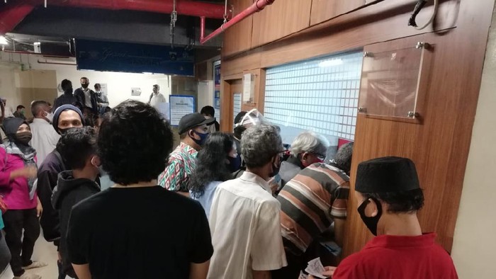 Layanan SIM di mal kembali buka