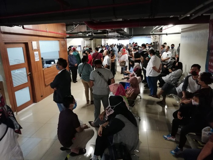Layanan SIM di mal kembali buka