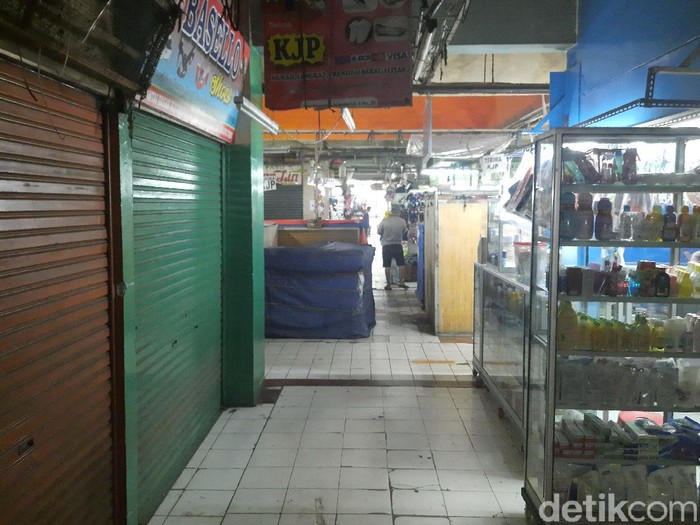 Hanya 600 kios dibuka di Pasar Perumnas Klender saat kebijakan ganjil-genap pasar diberlakukan.