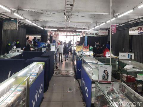 Hanya 600 kios dibuka di Pasar Perumnas Klender saat kebijakan ganjil-genap pasar diberlakukan.