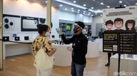 Sejumlah mal di kawasan Jakarta kembali dibuka untuk umum hari ini, Senin (15/6). Meski kembali dibuka, sejumlah protokol kesehatan diterapkan guna mengantisipasi penyebaran COVID-19.