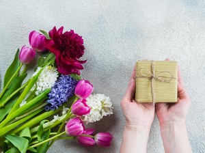 25+ Ide Kado untuk Hari Guru Nasional 2025, Unik dan Bermanfaat!