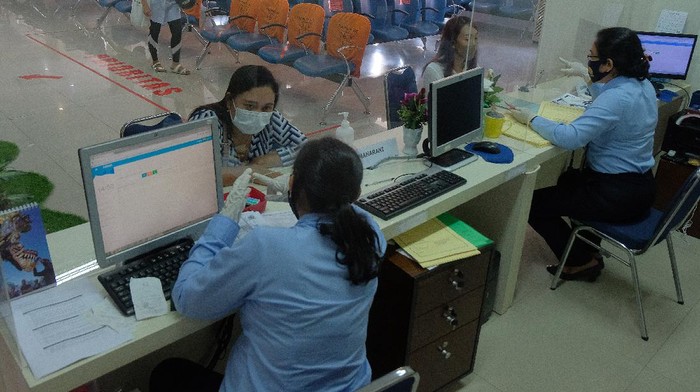 Imigrasi Kembali Layani Pembuatan Paspor Kantor Imigrasi kembali membuka pelayanan pembuatan paspor di berbagai wilayah Indonesia hari ini, Senin (15/6/2020).