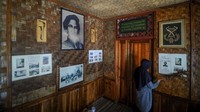 Bekas rumah tinggal pahlawan nasional Cut Nyak Dien saat dibuang oleh Belanda pada tahun 1906 yang ditempatinya sampai ia meninggal dunia dua tahun kemudian tersebut menjadi cagar budaya yang dilindungi oleh Badan Pelestarian Cagar Budaya wilayah DKI Jakarta, Jawa Barat, Lampung dan Banten