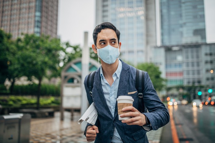 Jalan Kaki ke Kantor Buat Orang Makan Lebih Banyak
